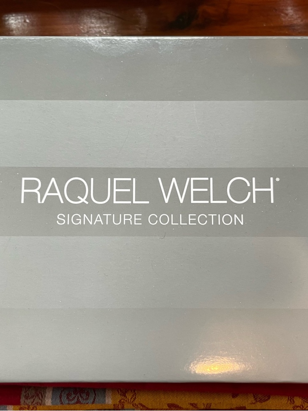 RAQUEL WELCH SIGNATURE COLLECTION. “STRAIGHT CHIC” - Picture 6 of 7